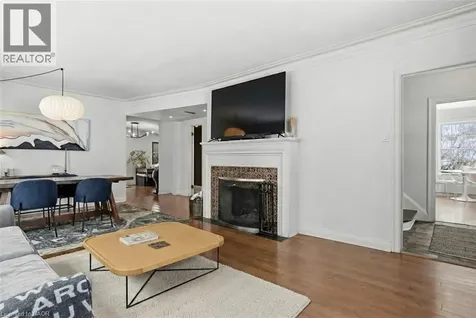 115 Roslin Avenue South Waterloo ON N2L 2H3