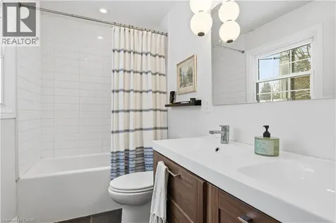 115 Roslin Avenue South Waterloo ON N2L 2H3