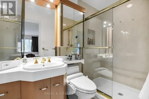 65 Whitemarl Drive Ottawa ON K1L 8J9