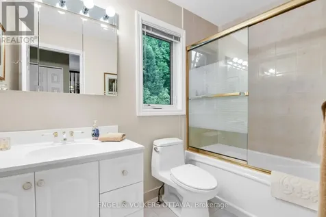 65 Whitemarl Drive Ottawa ON K1L 8J9