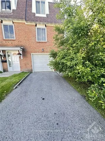 1833 Axminster Court Ottawa ON K1C 1Z5