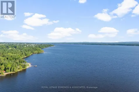 731 Francie Lane Laurentian Valley ON K8A 6W2