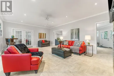 731 Francie Lane Laurentian Valley ON K8A 6W2