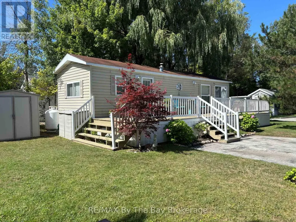 15 Huron Circle Wasaga Beach ON L9Z 1X7