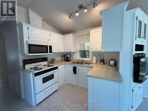 15 Huron Circle Wasaga Beach ON L9Z 1X7
