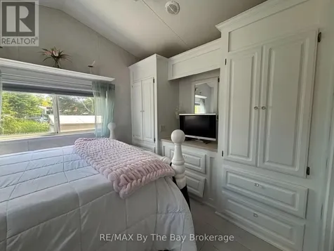 15 Huron Circle Wasaga Beach ON L9Z 1X7