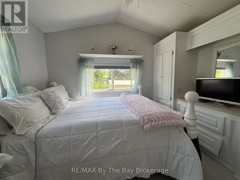 15 Huron Circle Wasaga Beach ON L9Z 1X7