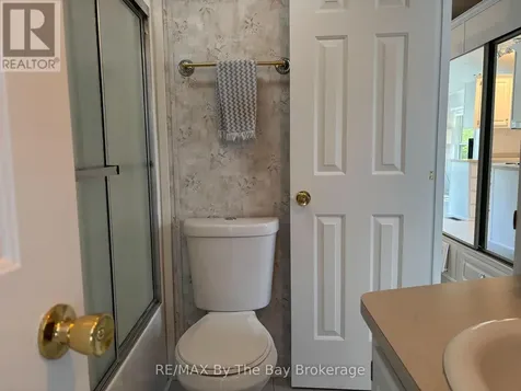 15 Huron Circle Wasaga Beach ON L9Z 1X7
