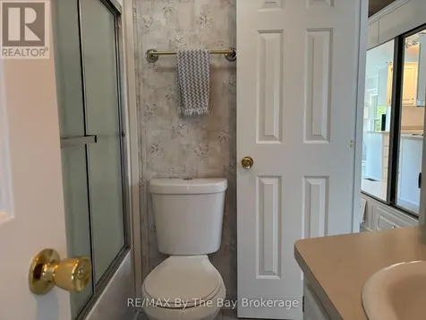 15 Huron Circle Wasaga Beach ON L9Z 1X7
