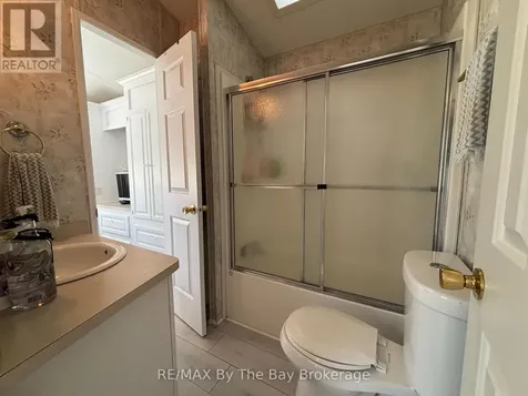 15 Huron Circle Wasaga Beach ON L9Z 1X7