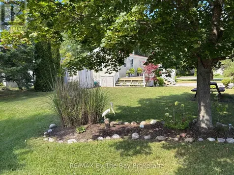 15 Huron Circle Wasaga Beach ON L9Z 1X7