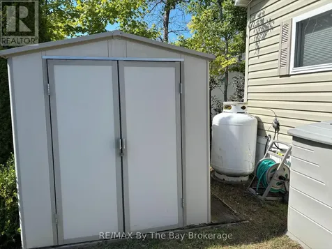 15 Huron Circle Wasaga Beach ON L9Z 1X7