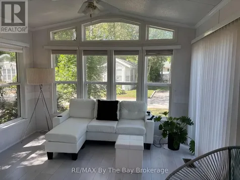 15 Huron Circle Wasaga Beach ON L9Z 1X7