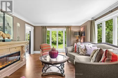 2315 8 Sideroad Burlington ON L7P 0M5