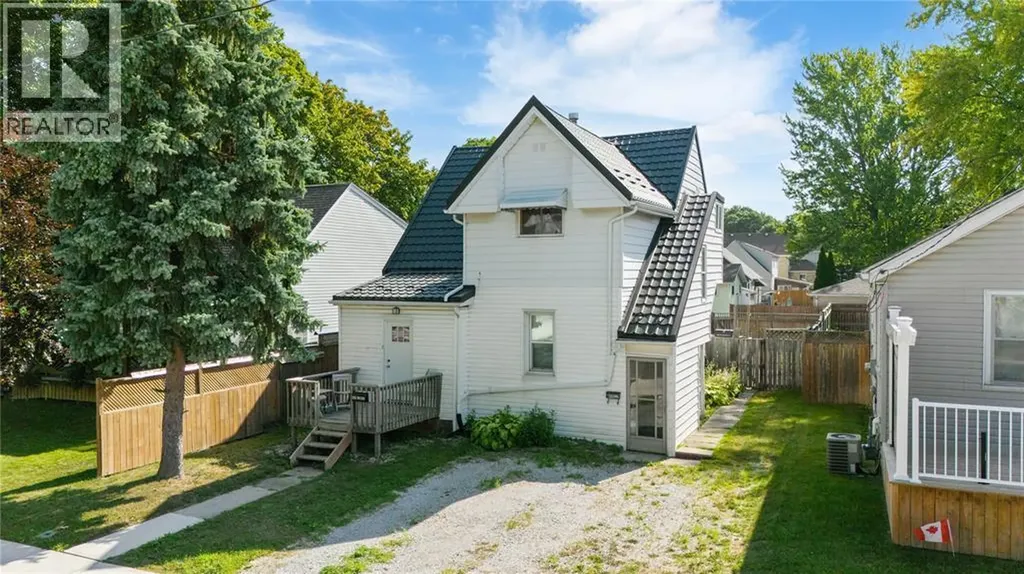 404 Russell Street Sarnia ON N7T 3M7