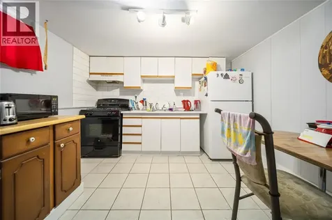 863 Devine Street Sarnia ON N7T 1X3