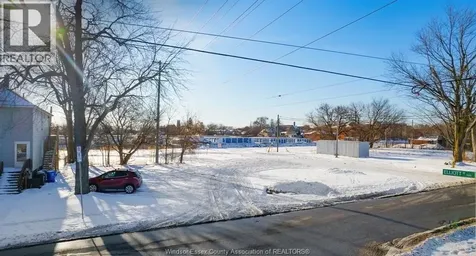 V/l Wellington Avenue Windsor ON N9A 5J7