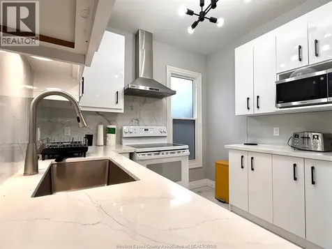 1116 Wyandotte East Windsor ON N9A 3K2