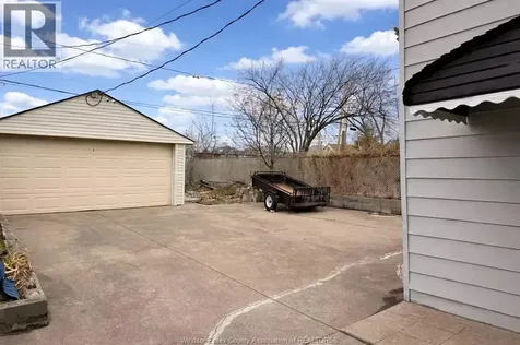1116 Wyandotte East Windsor ON N9A 3K2