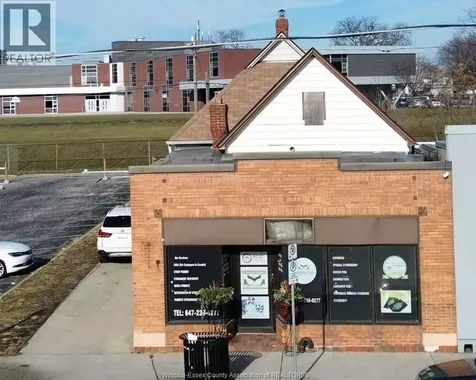1116 Wyandotte East Windsor ON N9A 3K2