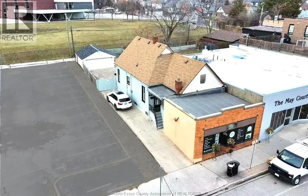 1116 Wyandotte East Windsor ON N9A 3K2