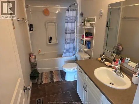 110 Sylvano Crescent Lakeshore ON N9K 1E4