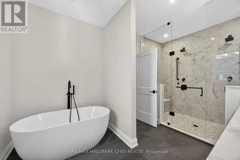 86 37th Street North Wasaga Beach ON L9Z 2B5