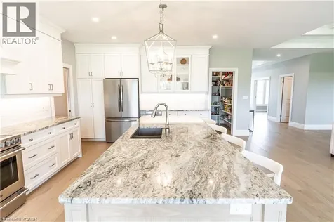 21 Hudson Drive Brantford ON N3T 0V6
