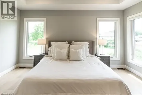 21 Hudson Drive Brantford ON N3T 0V6