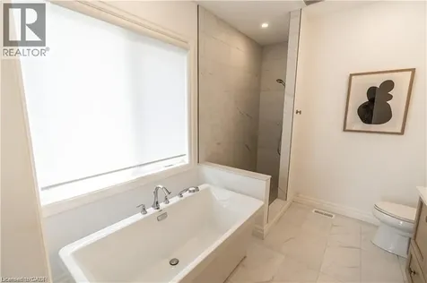 21 Hudson Drive Brantford ON N3T 0V6