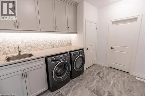 21 Hudson Drive Brantford ON N3T 0V6