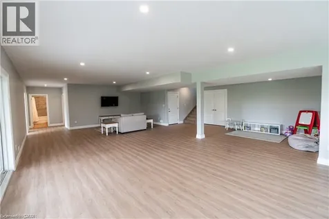 21 Hudson Drive Brantford ON N3T 0V6