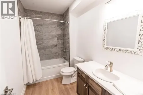 21 Hudson Drive Brantford ON N3T 0V6