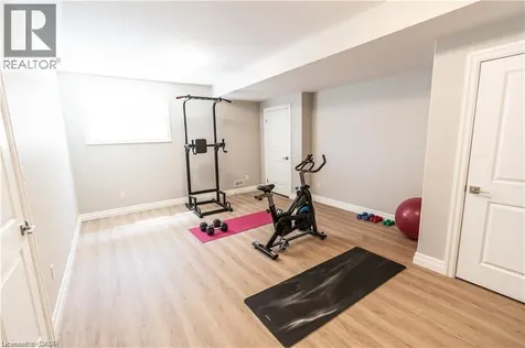 21 Hudson Drive Brantford ON N3T 0V6
