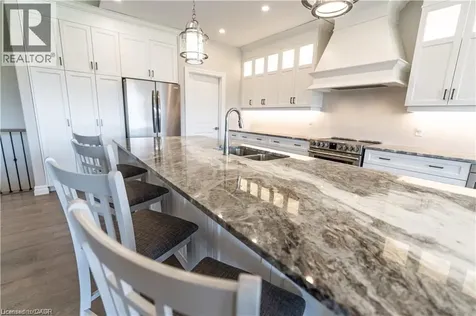 15 Hudson Drive Brantford ON N3T 0V6