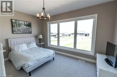 15 Hudson Drive Brantford ON N3T 0V6