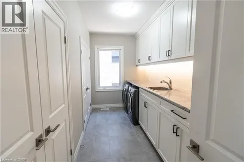 15 Hudson Drive Brantford ON N3T 0V6