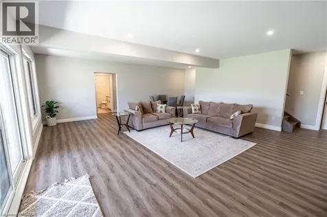 15 Hudson Drive Brantford ON N3T 0V6