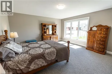 15 Hudson Drive Brantford ON N3T 0V6