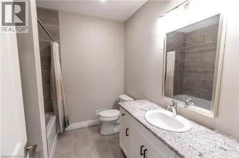 15 Hudson Drive Brantford ON N3T 0V6
