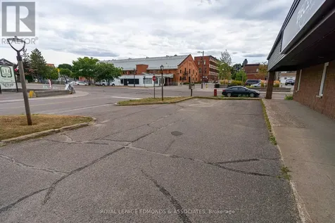 100 Victoria Street Pembroke ON K8A 8E1