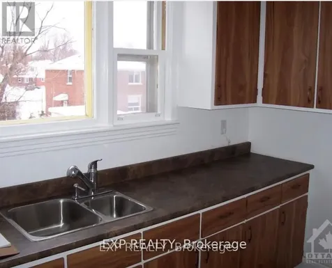 879 Kirkwood Avenue Ottawa ON K1Z 5Y3