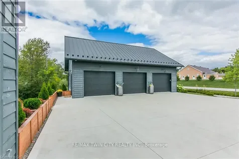 141 Ruth Anne Place West Mapleton ON N0G 2K0