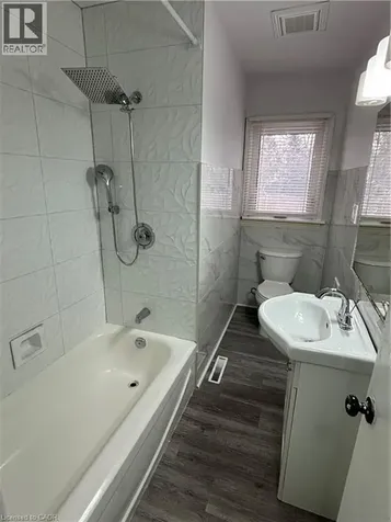 118 Jacobson Avenue St. Catharines ON L2T 3A5