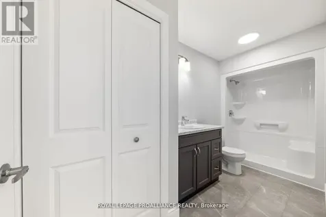 33 Clayton John Avenue Brighton ON K0K 1H0