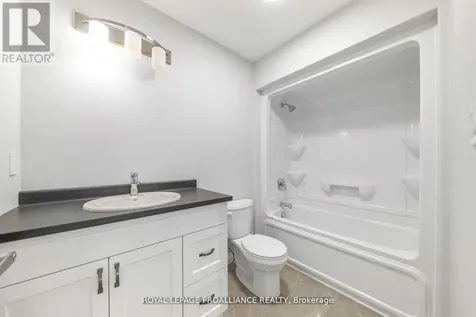 33 Clayton John Avenue Brighton ON K0K 1H0