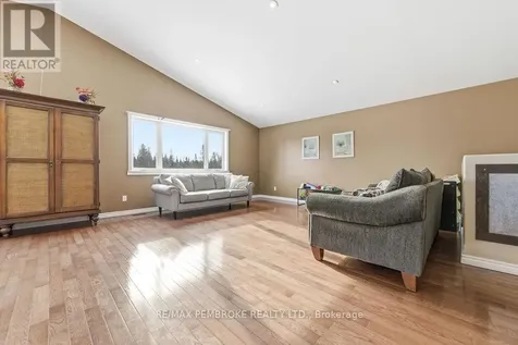 616 Barron Canyon Road Petawawa ON K8A 6W7