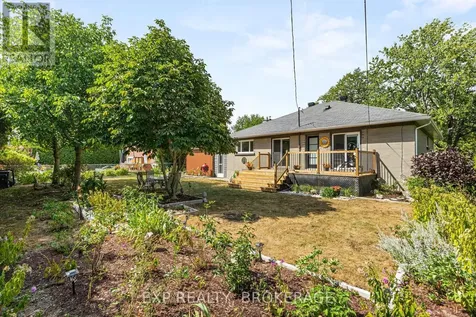 1502 Farnsworth Avenue Ottawa ON K1H 7C3