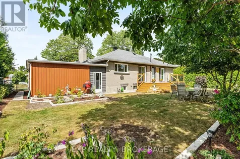1502 Farnsworth Avenue Ottawa ON K1H 7C3