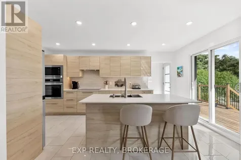 1502 Farnsworth Avenue Ottawa ON K1H 7C3